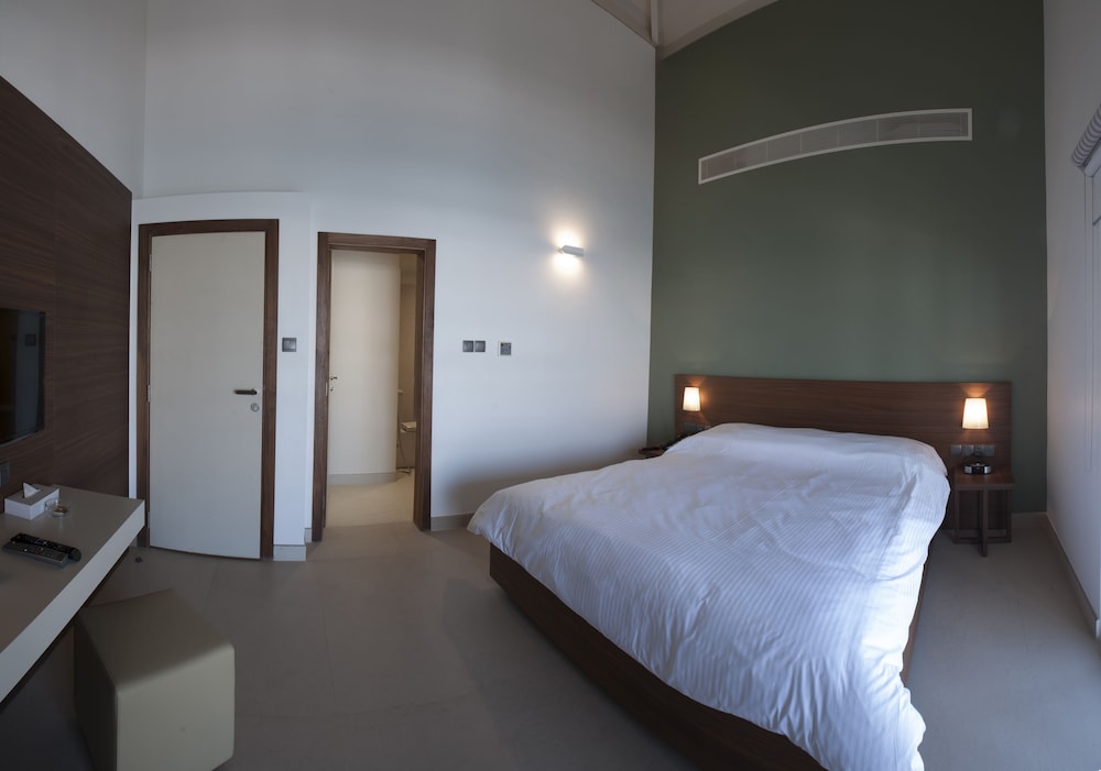 Al Bander Hotel & Resort 10/50