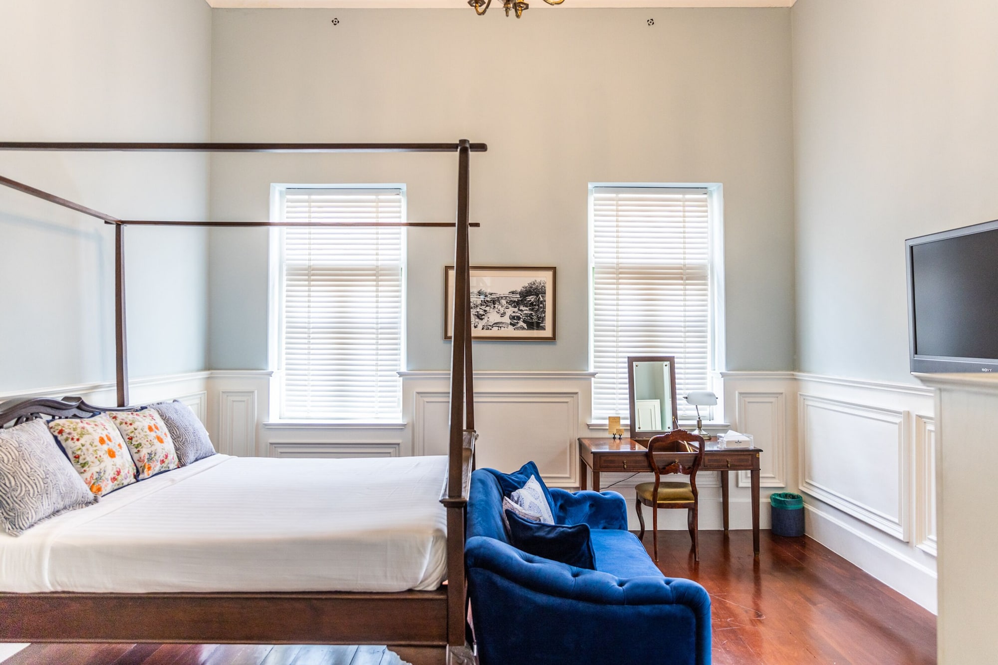 NINE, DELUXE, DOUBLE BED