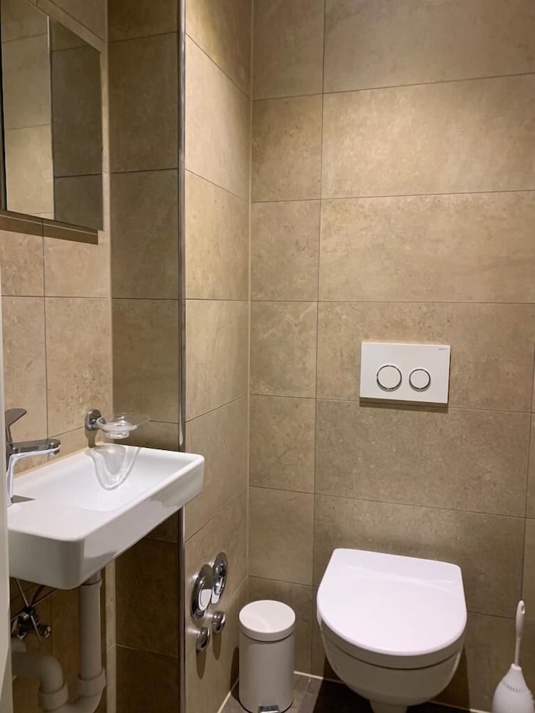 Zurich Furnished Homes 47/50