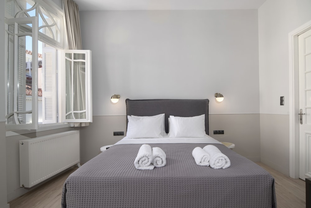 Plaka Arch Suites 8/41