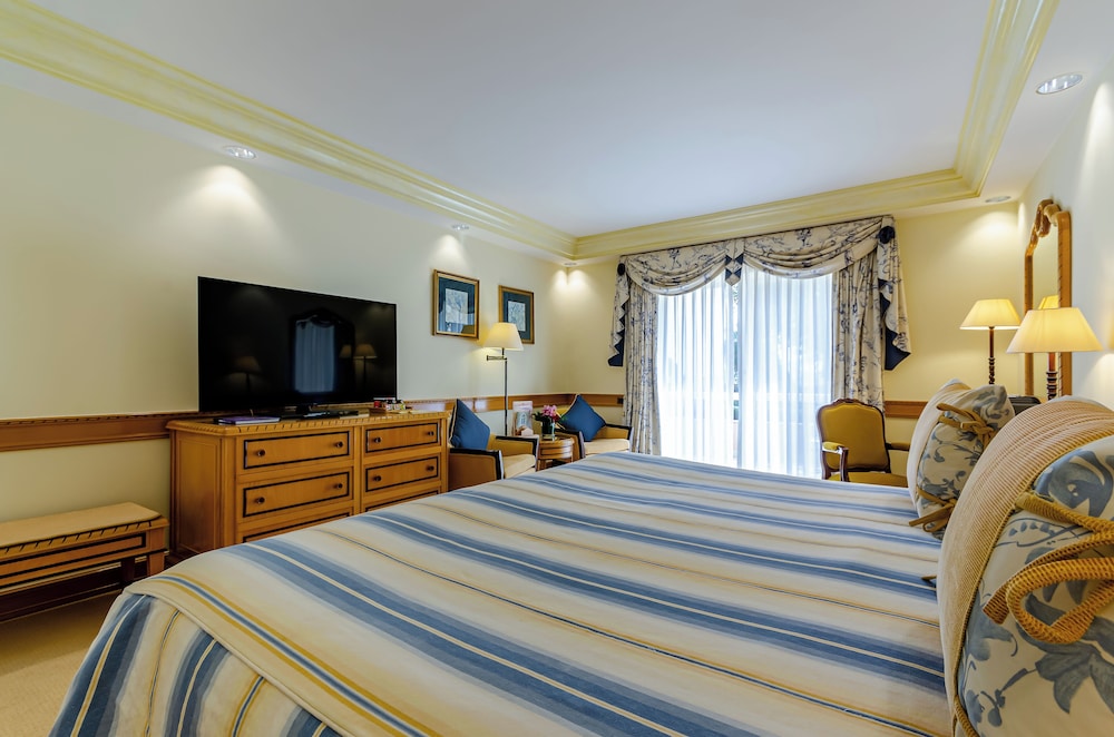 Room, King Bed, Garden View, Olissippo Lapa Palace 2/3
