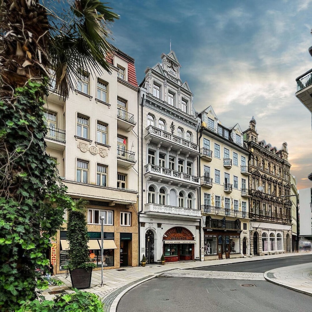Hotel La Bohemia 5/45