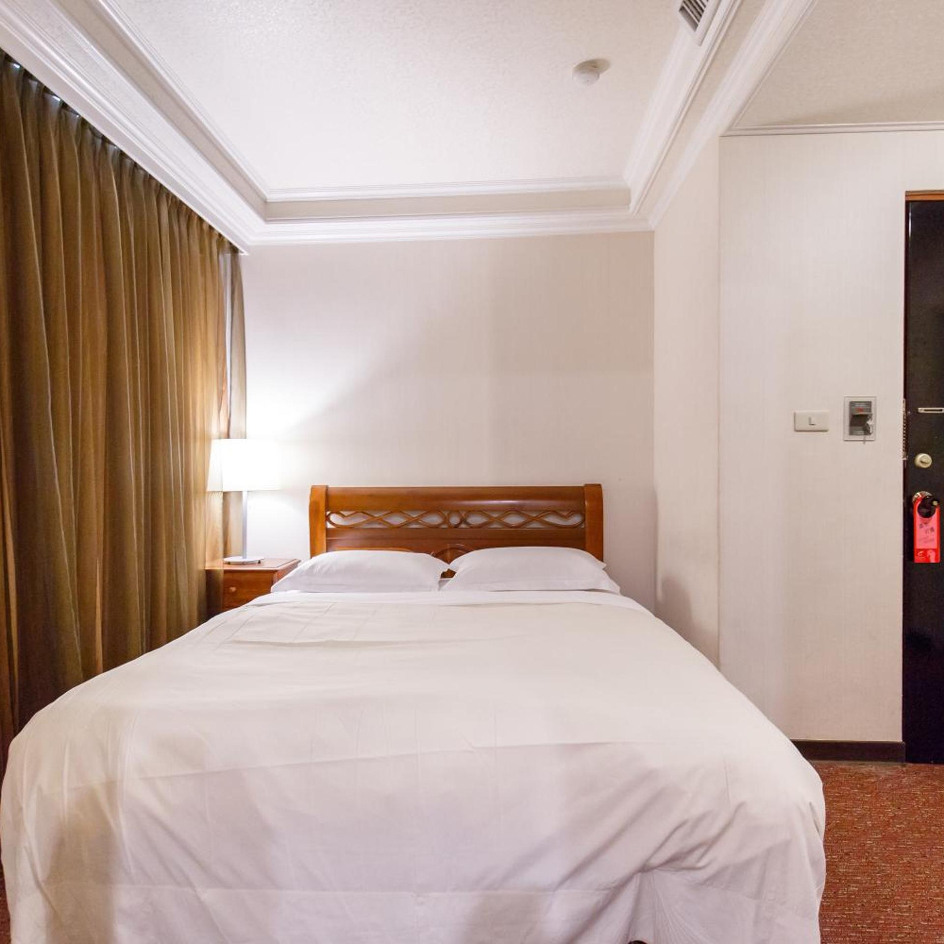 Champion Hotel 13/50