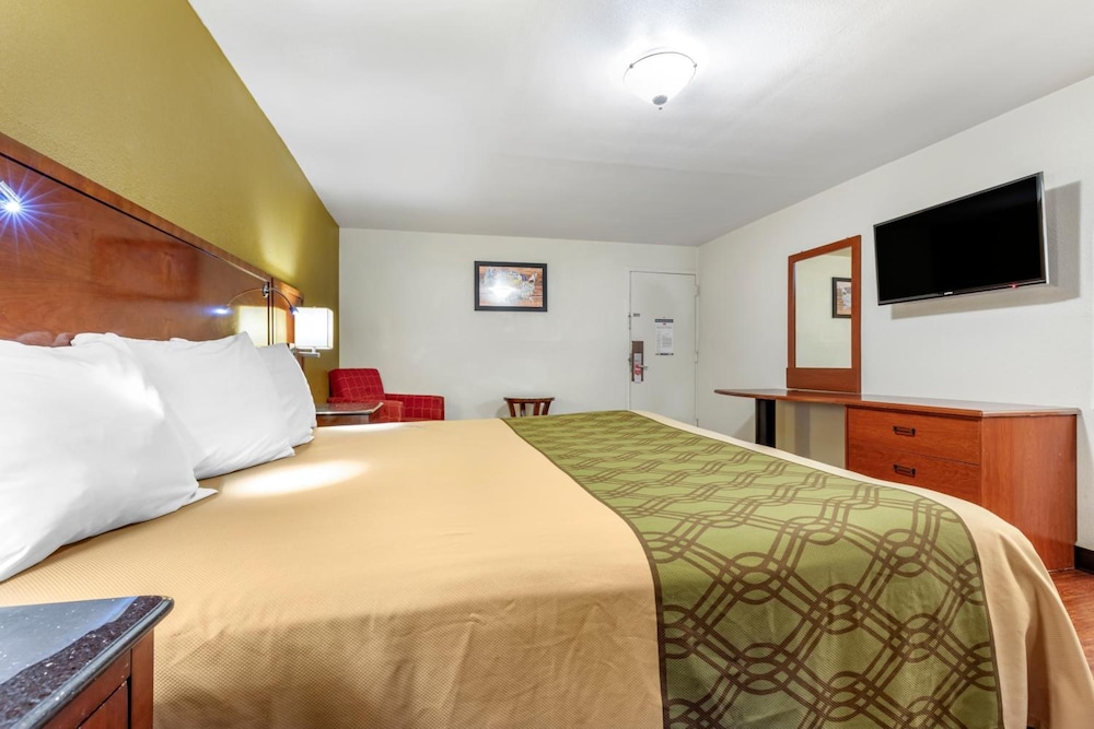 Rose City Inn And Suites 13/27