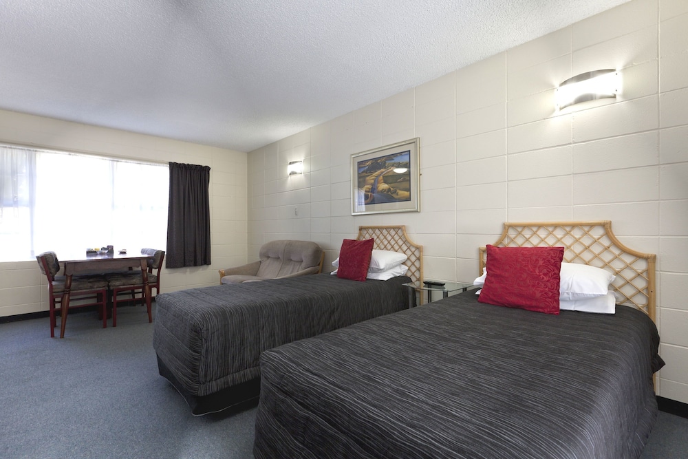 Tudor Motor Lodge 19/47