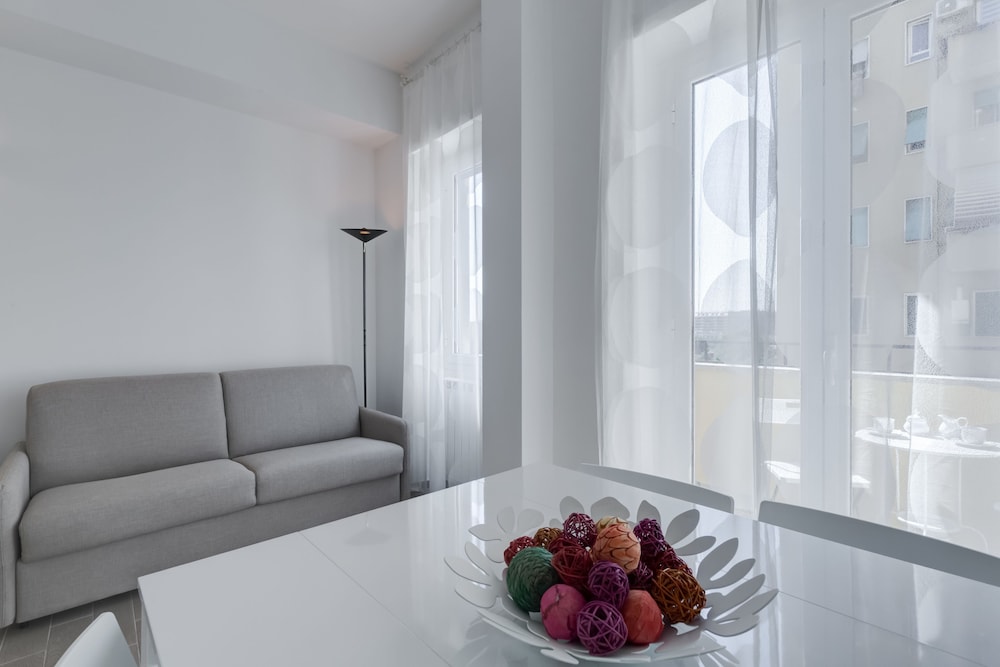 Trastevere White Apartment 15/17