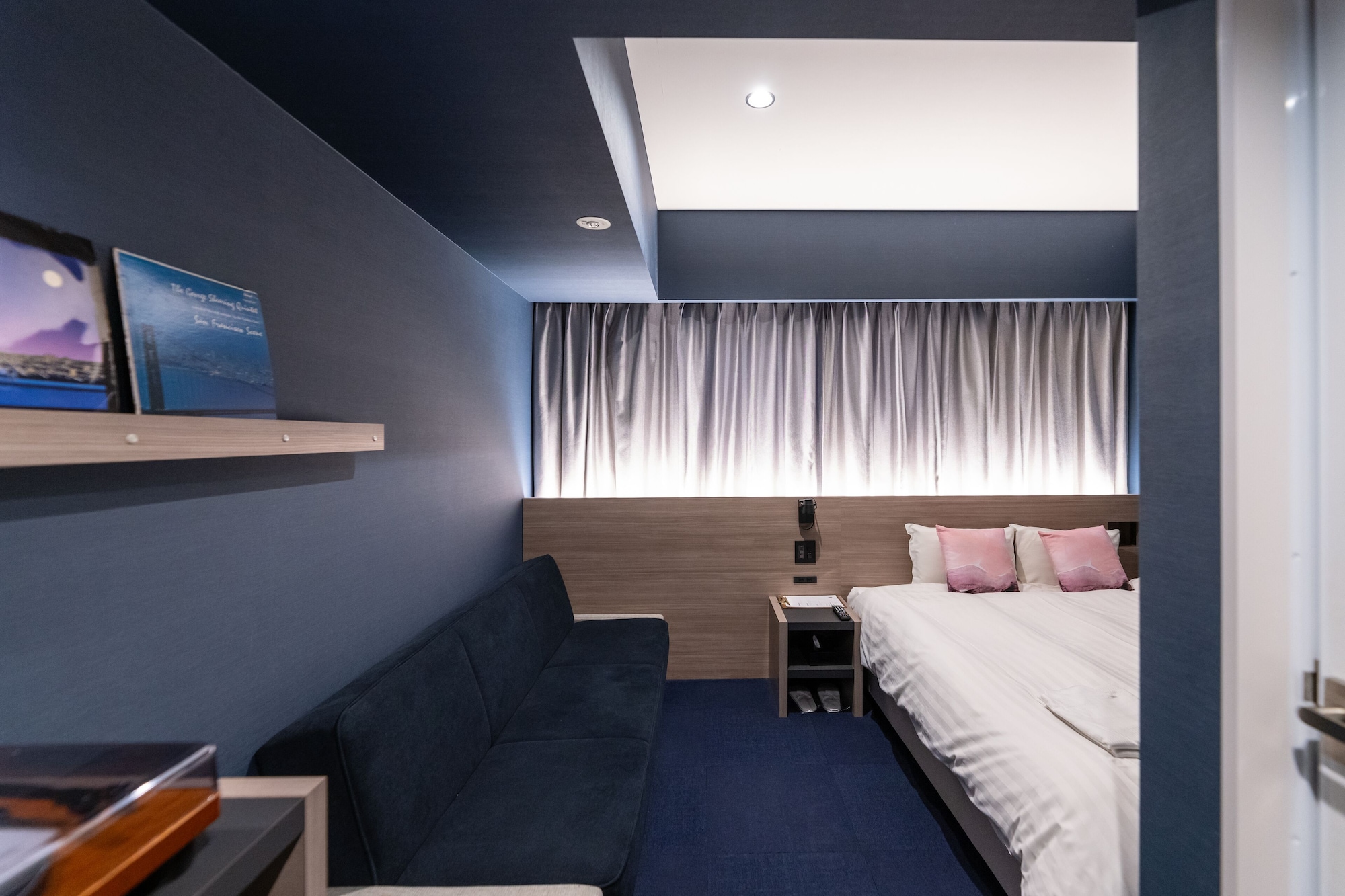 DELUXE, DOUBLE BED