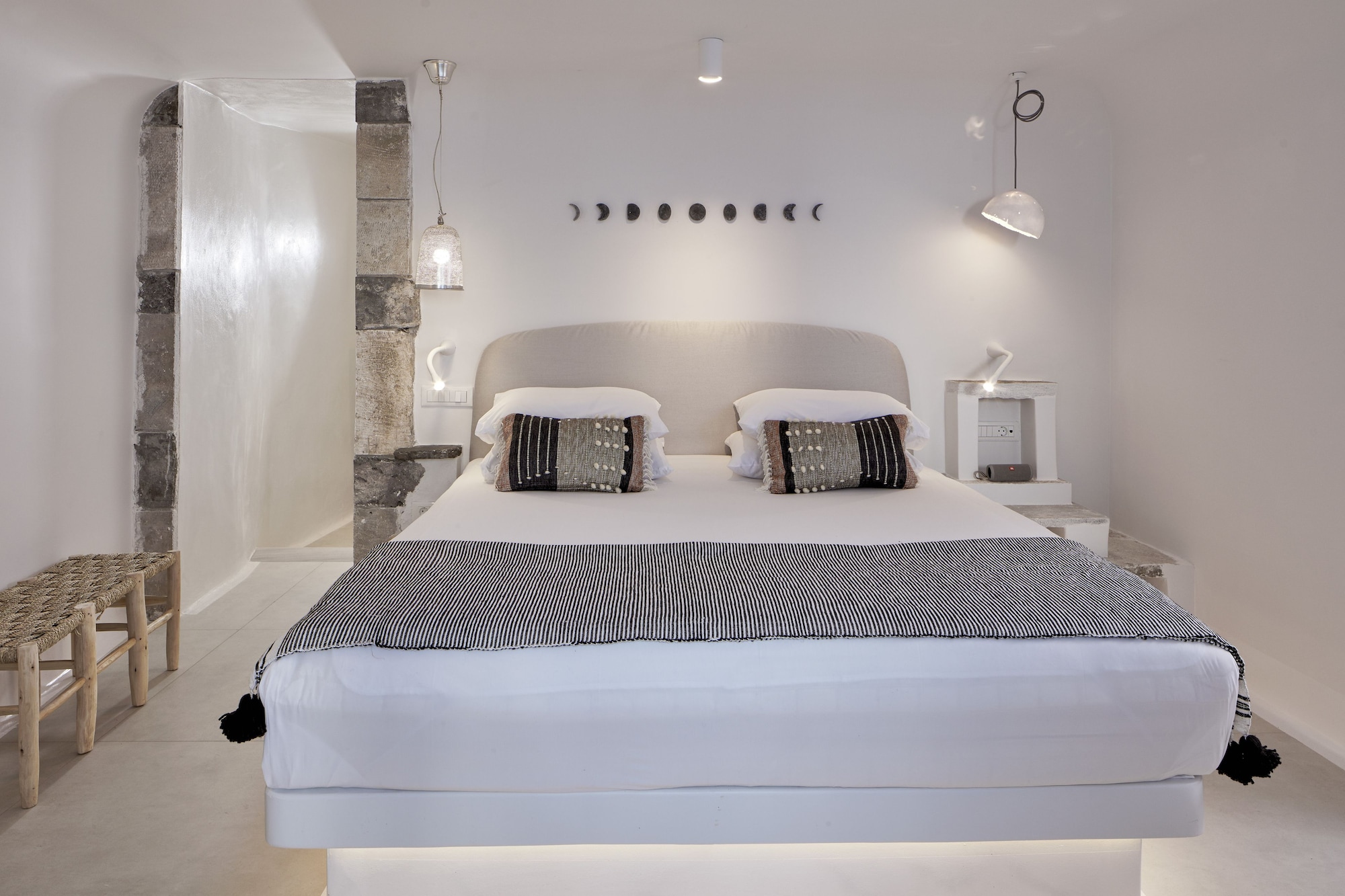 CAVE, SUITE, INDOOR JETTED TUB