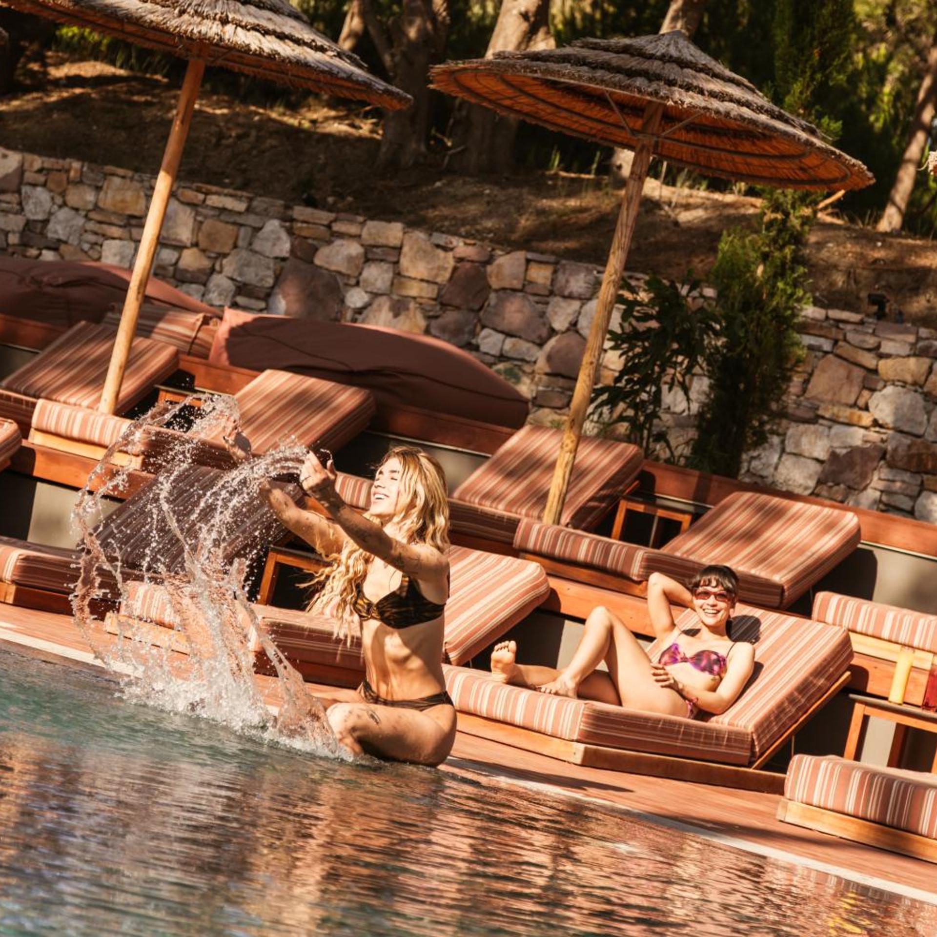 COOKS CLUB IALYSOS RHODES ADULTS ONLY 77/83