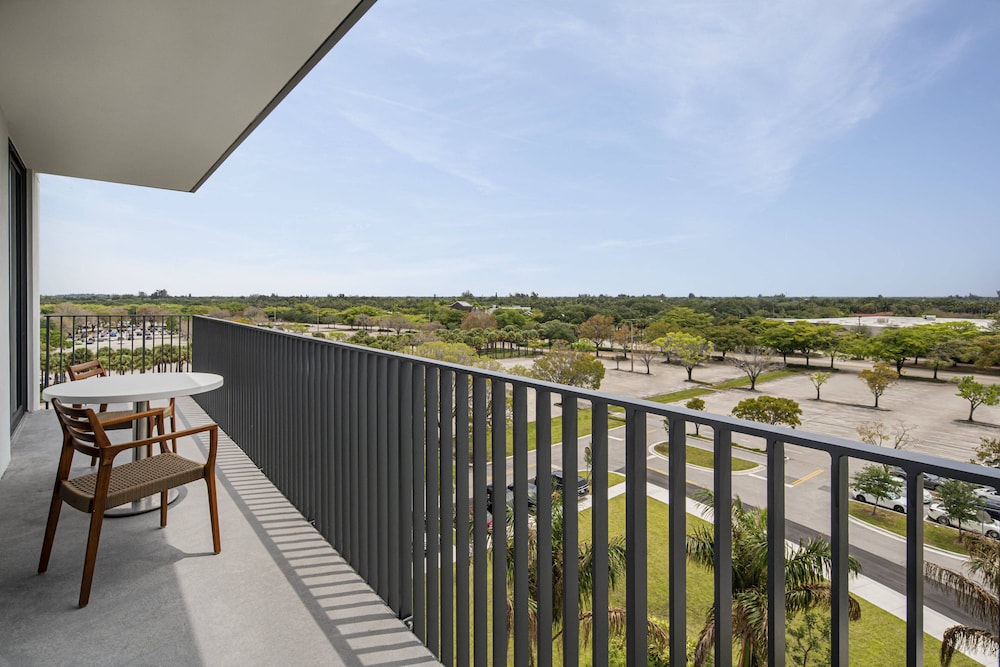 AC Hotel by Marriott Fort Lauderdale Sawgrass Mills/Sunrise 19/54