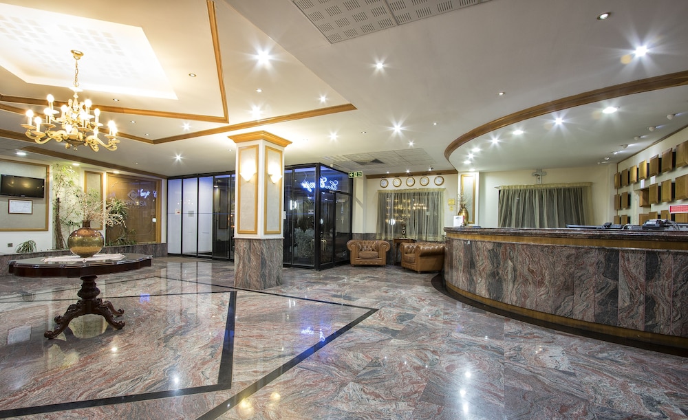Canifor Hotel 7/44