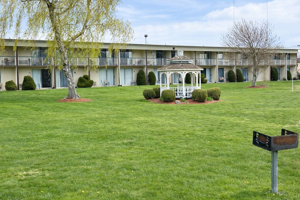 Riverview Inn & Suites 66/69