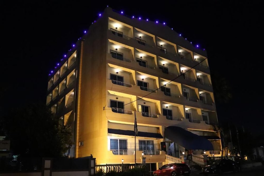 Maple Leaf Hotel 2/27