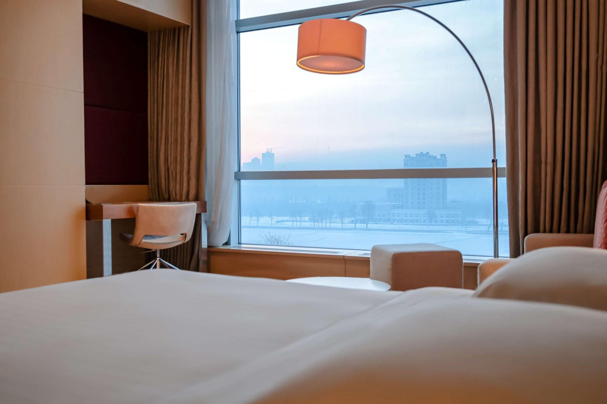 غرفة كلوب بسريرين منفصلين بإطلالة، Hyatt Regency Dushanbe 2/4