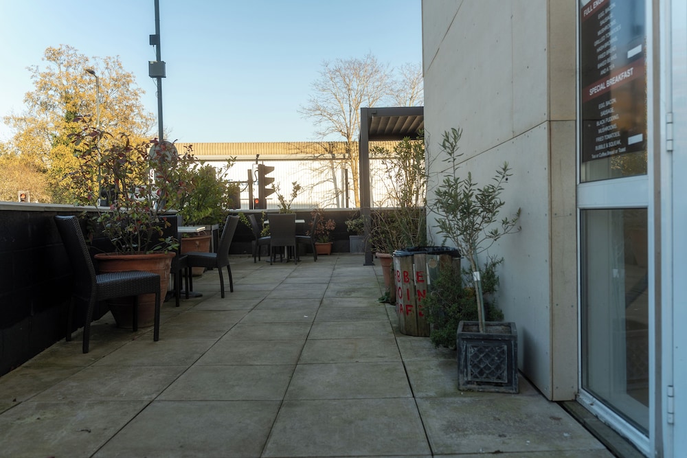 Abbey Point Cafe B B 51/59