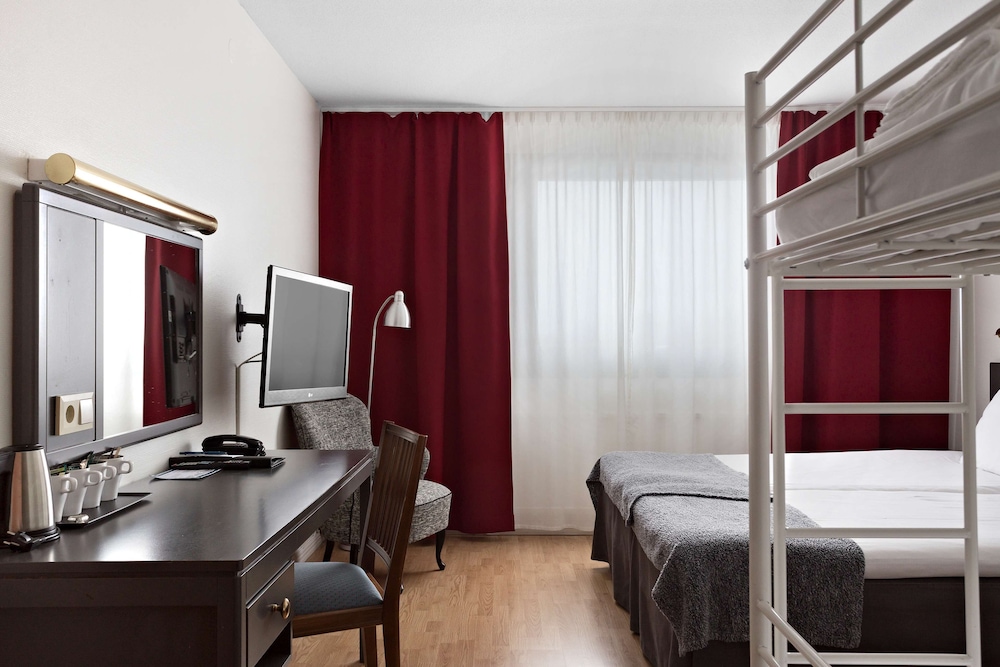 Family, Twin Beds, Bunk Beds 4/10