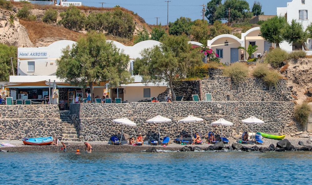 Akrotiri Hotel 47/50