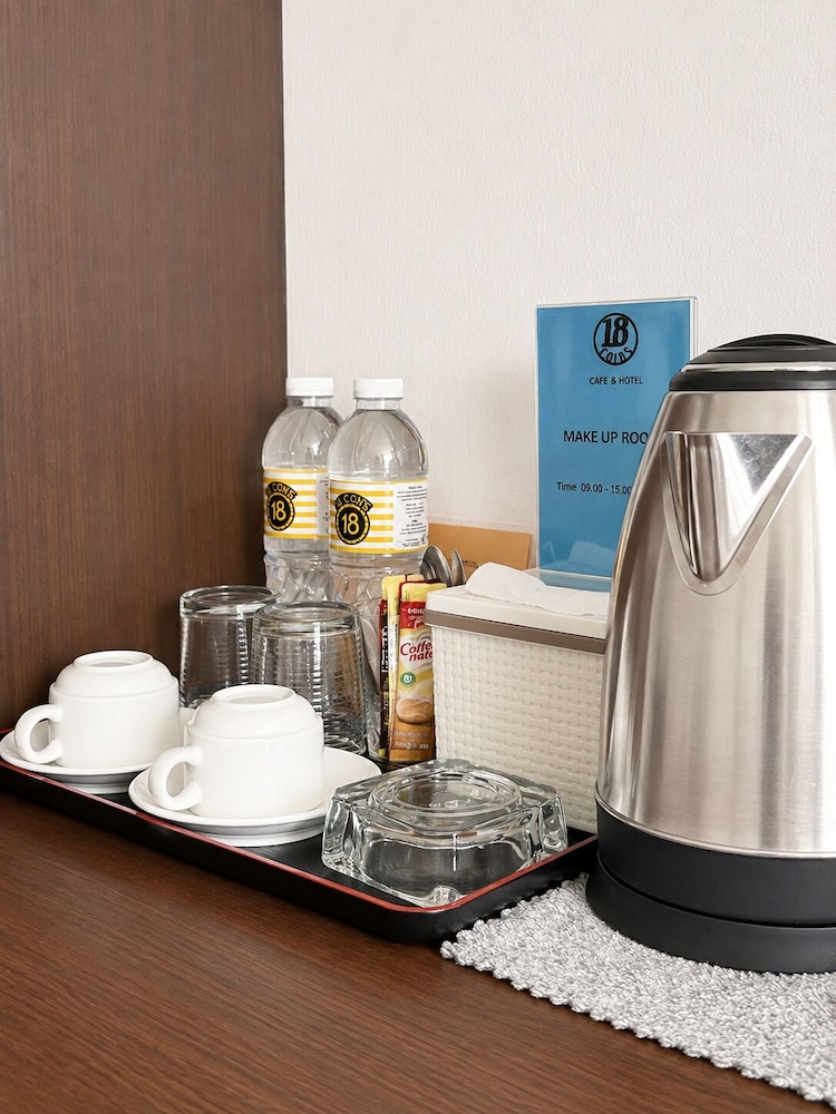 18 Coins Budget Hotel 33/67