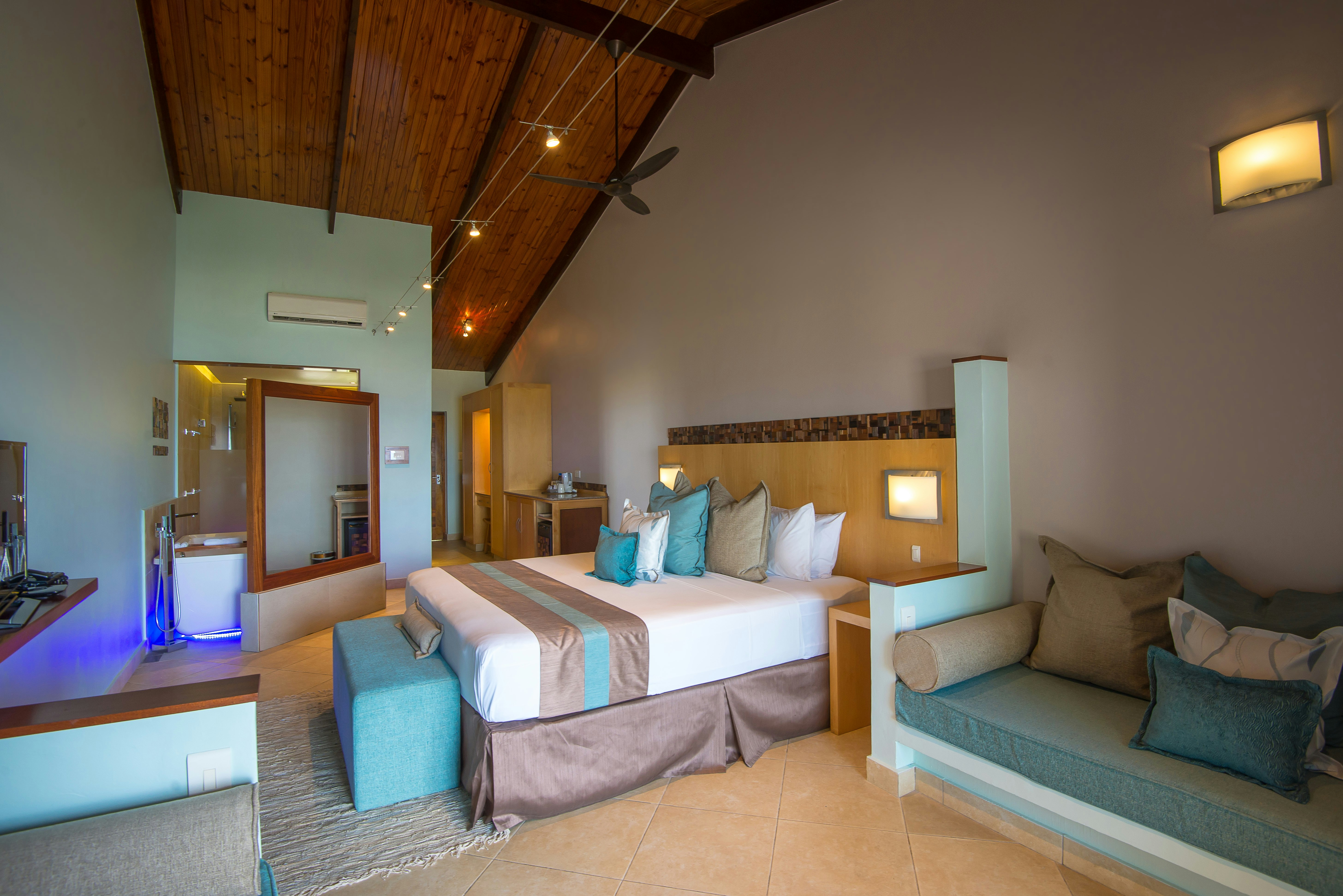 Coco de Mer Hotel and Black Parrot Suites 21/79