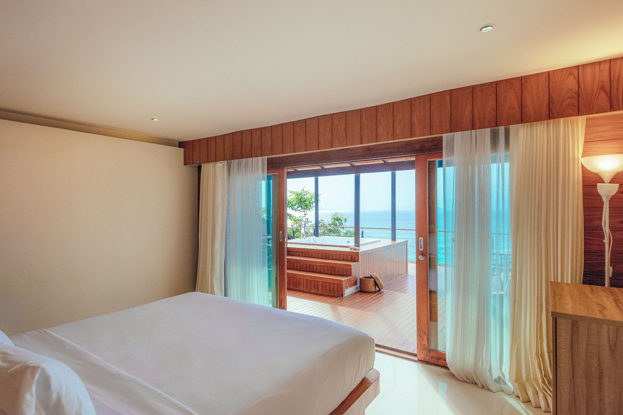 2 BEDROOMS, FAMILY, SUITE, OCEAN VIEW, HOT TUB