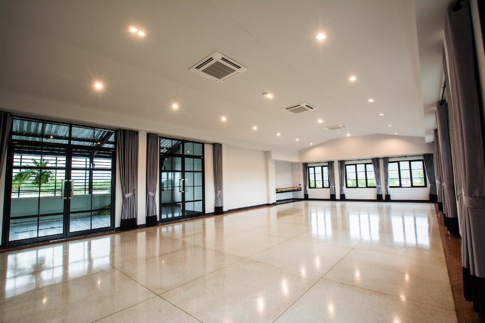 B Y Hotel Kanchanaburi 44/63