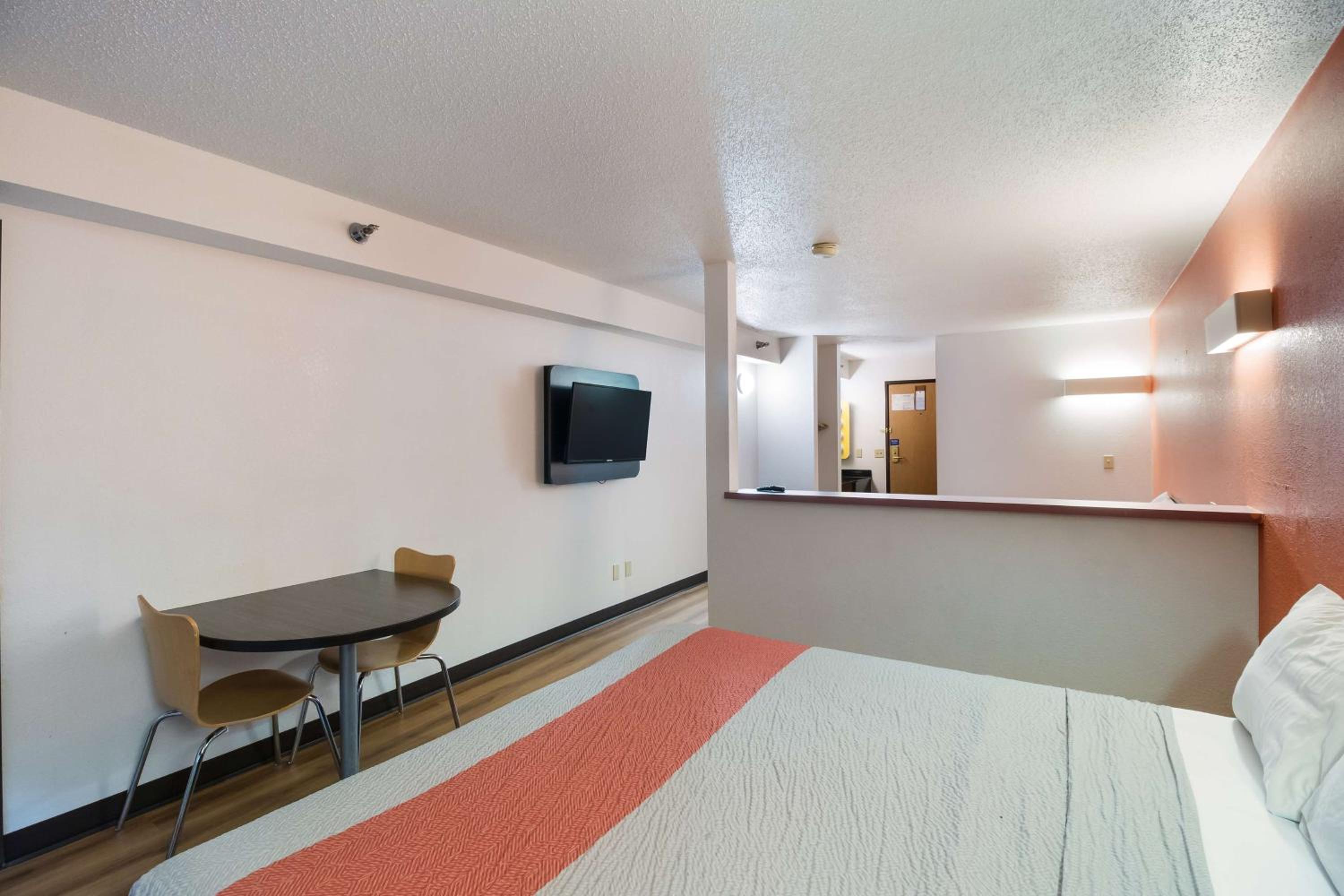 غرفة رباعية بسريرين مزدوجين، Motel6 Davenport, IA 3/4
