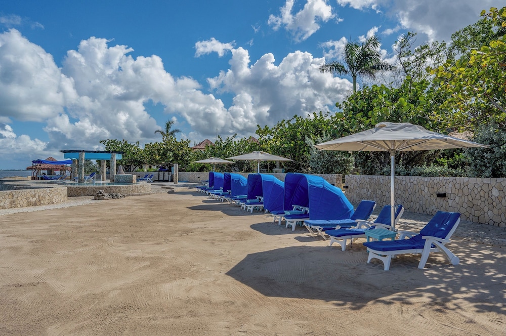 Ocean Cliff Hotel Negril 44/69