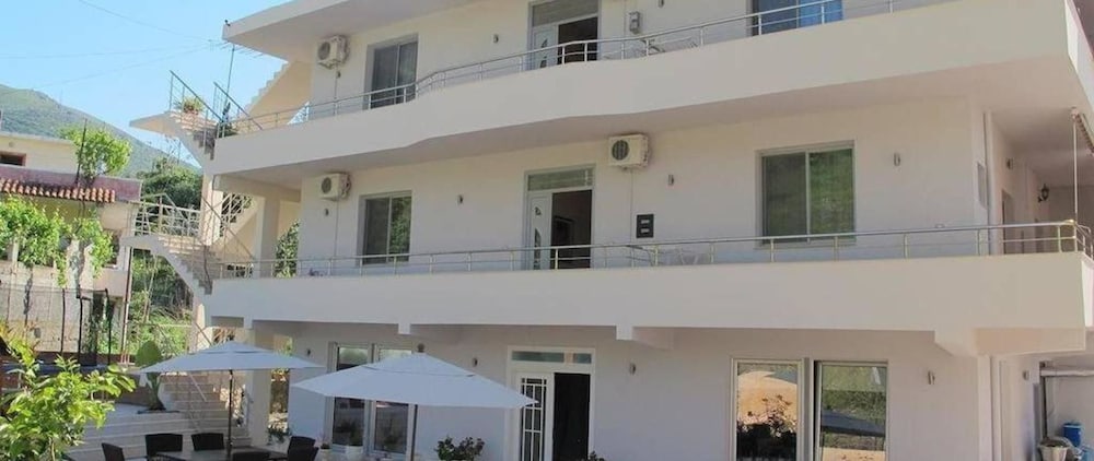 Hotel Nika 3/39
