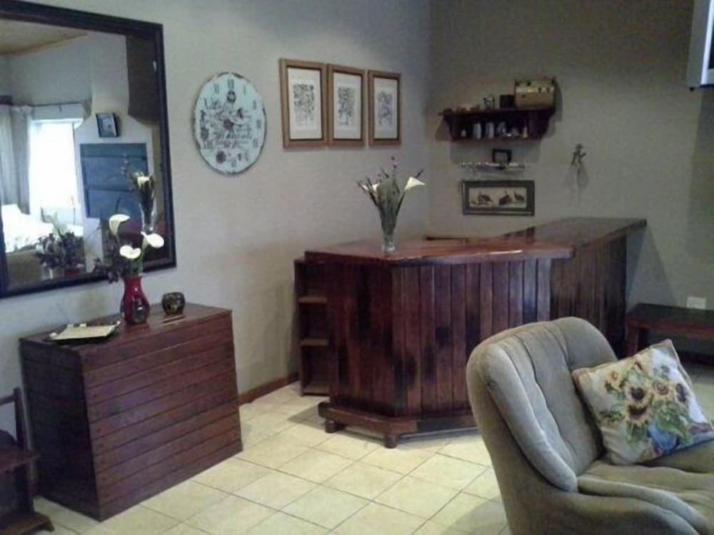 Lauricedale Country House 2/23