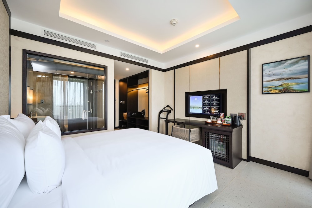 Emerald Ho Tram Resort 8/47