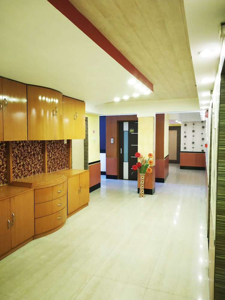 HOTEL EXECUTIVE TOWER 10/50