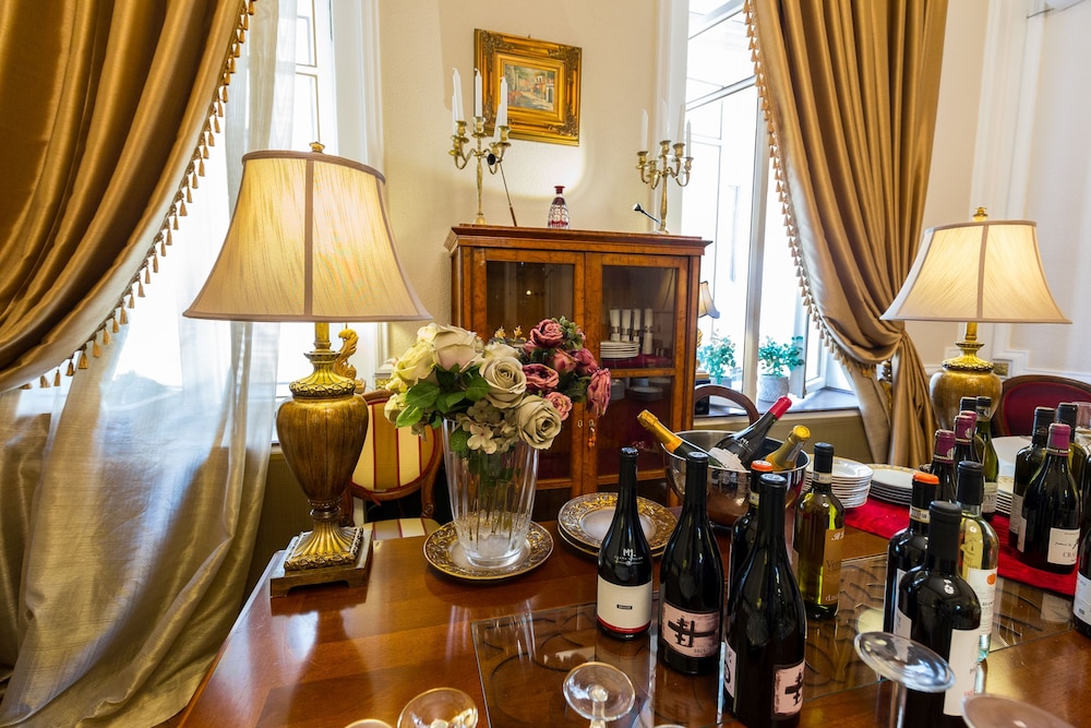 Grand Boutique Hotel 56/77