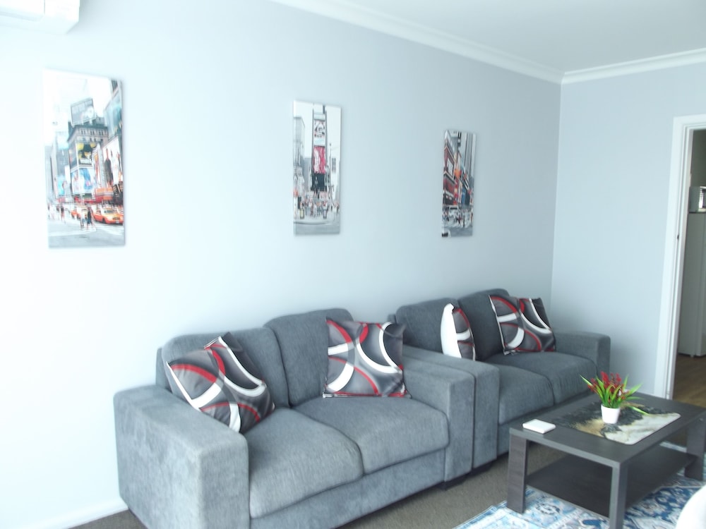 DELUXE, APARTMENT