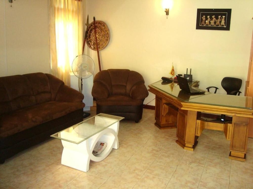 Layathraa Hotel And Restaurant 41/62