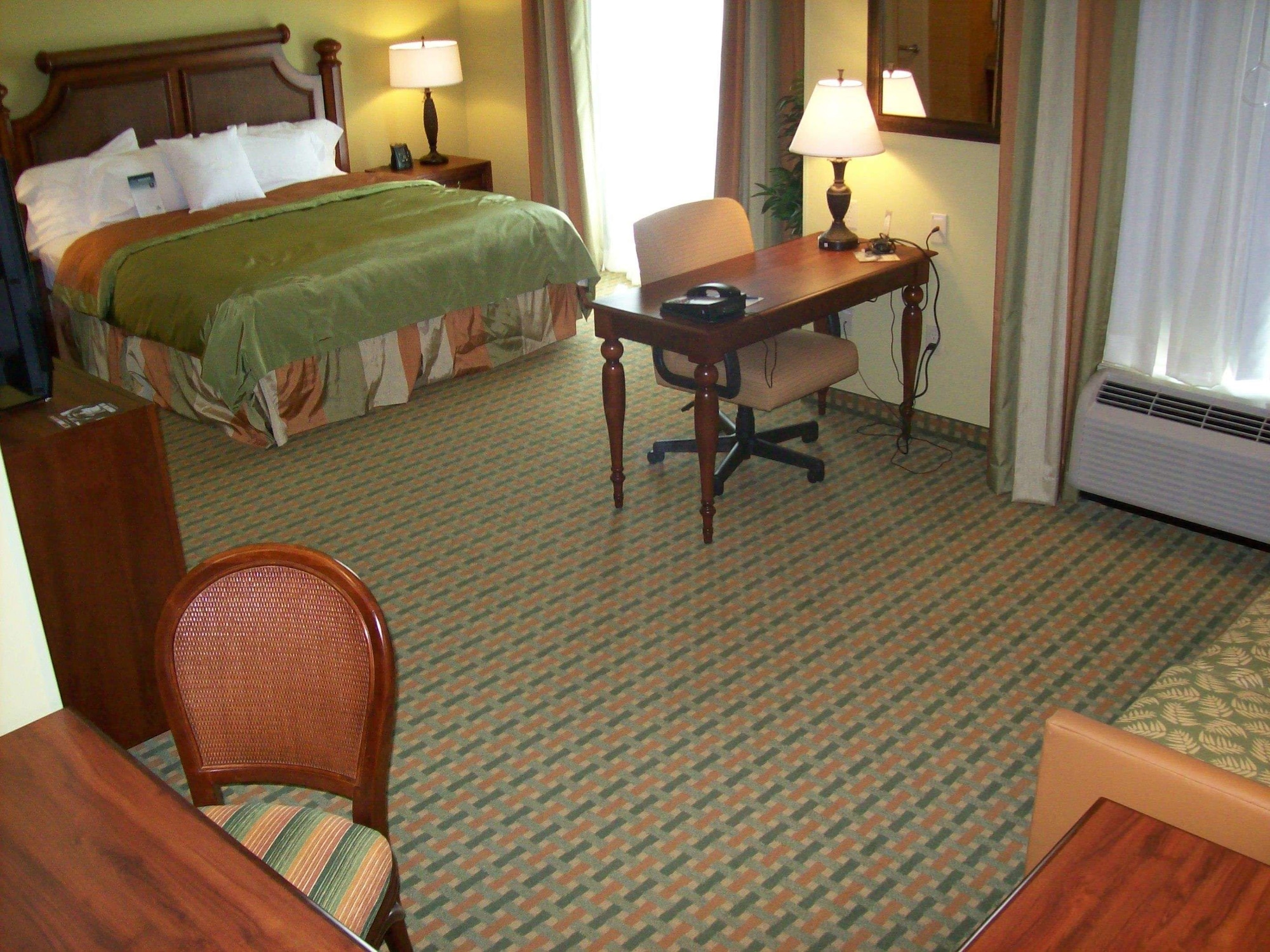 SUITE, KING BED, ACCESSIBLE