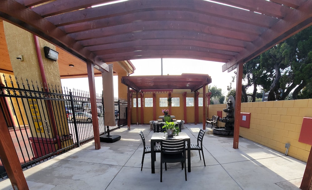Mission Inn and Suites 21/22