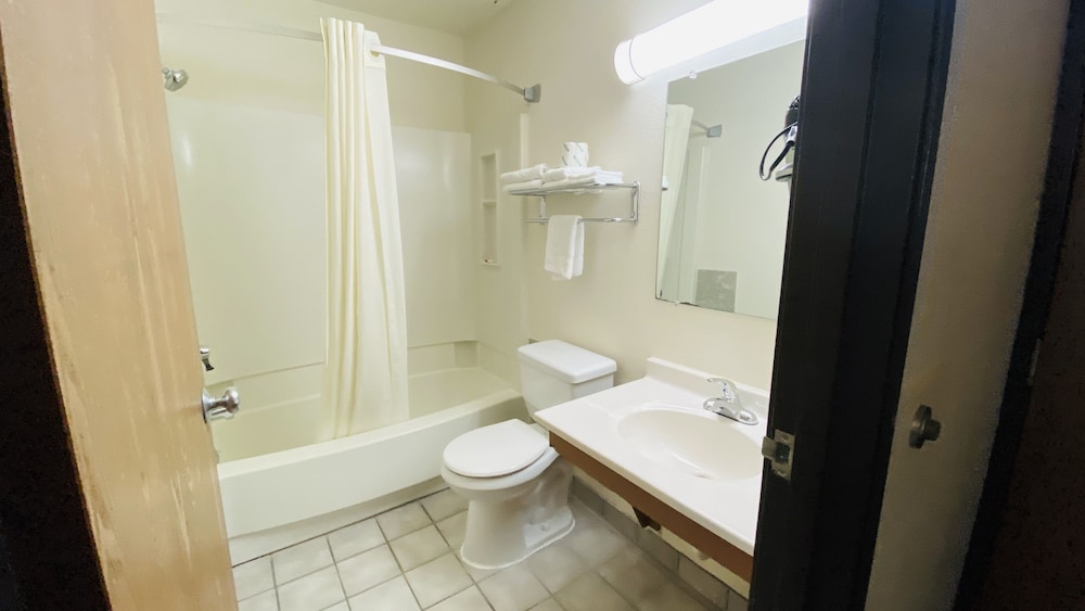 Super 8 by Wyndham Mokena/Frankfort /I-80 4/27