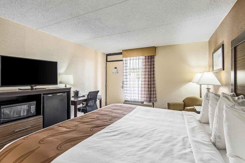 Quality Inn Forest City, NC 13/59