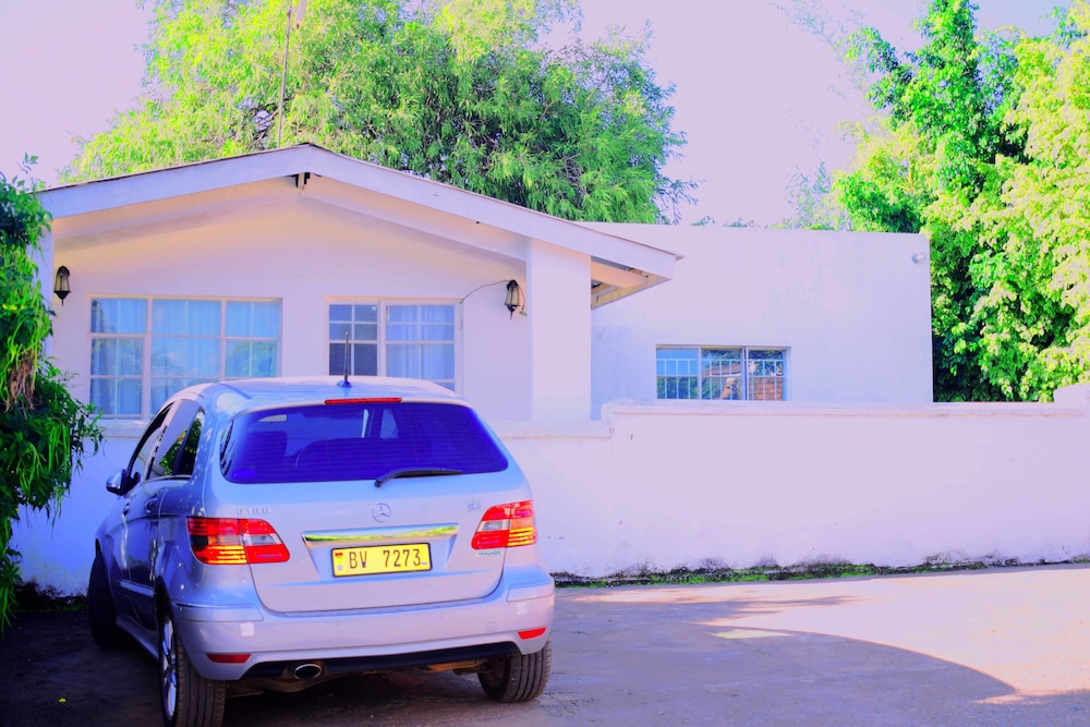 Spendwise Lodge And Apartments 33/50