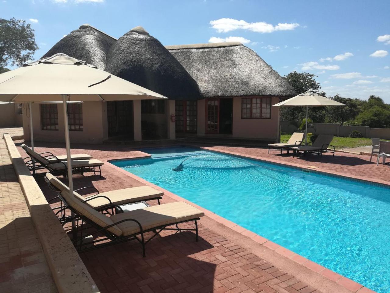 VAHLAVI LODGE 26/30