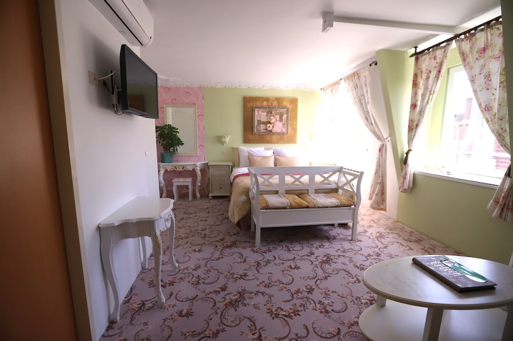 Hotel Jupiter 74/78