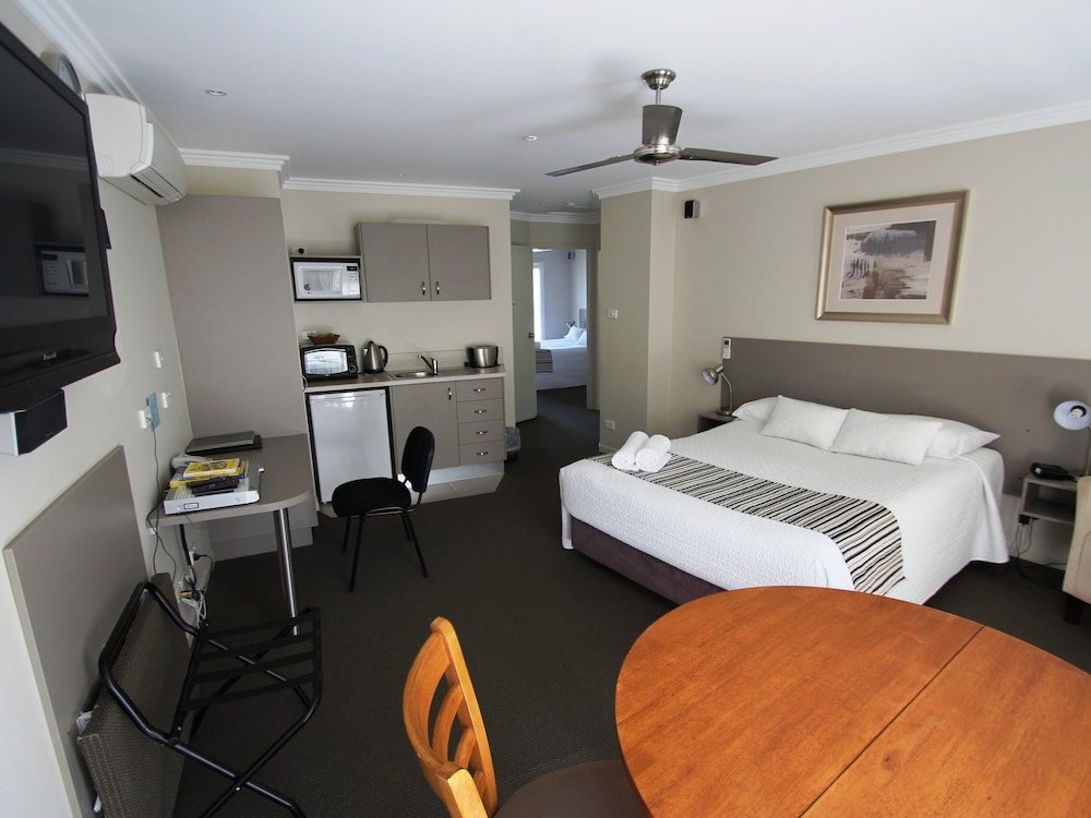 Aston Hill Motor Lodge 19/43