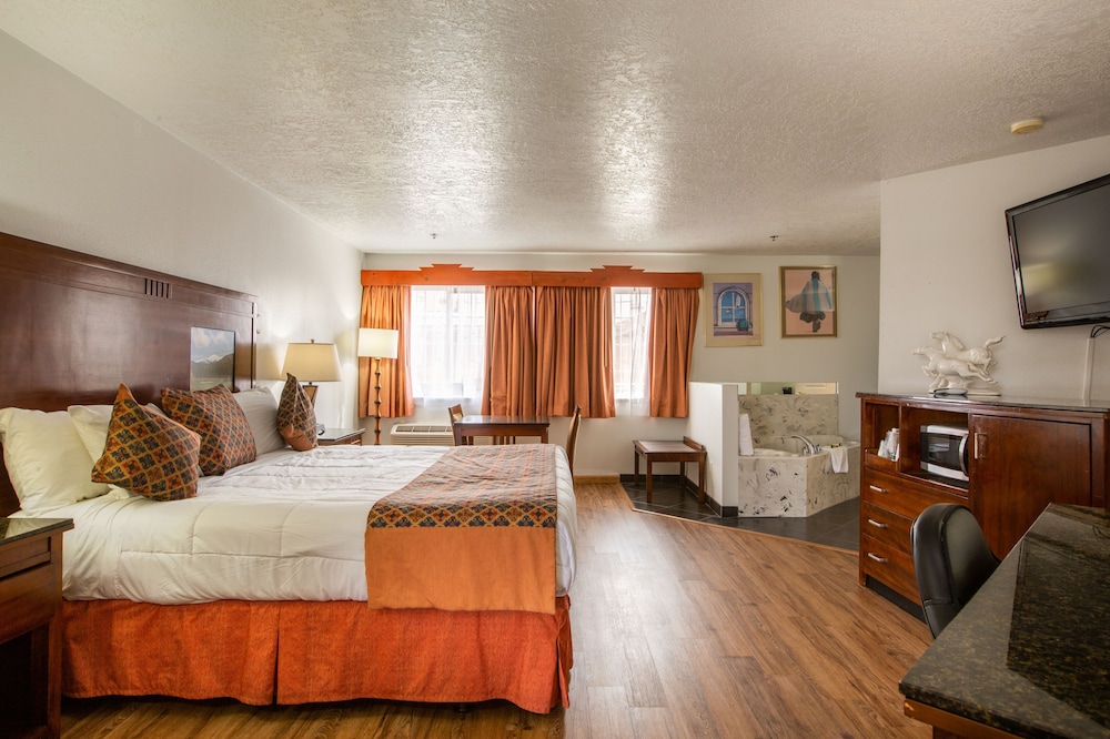 Sandia Peak Inn Old Town ABQ, a Howard Johnson by Wyndham 14/38