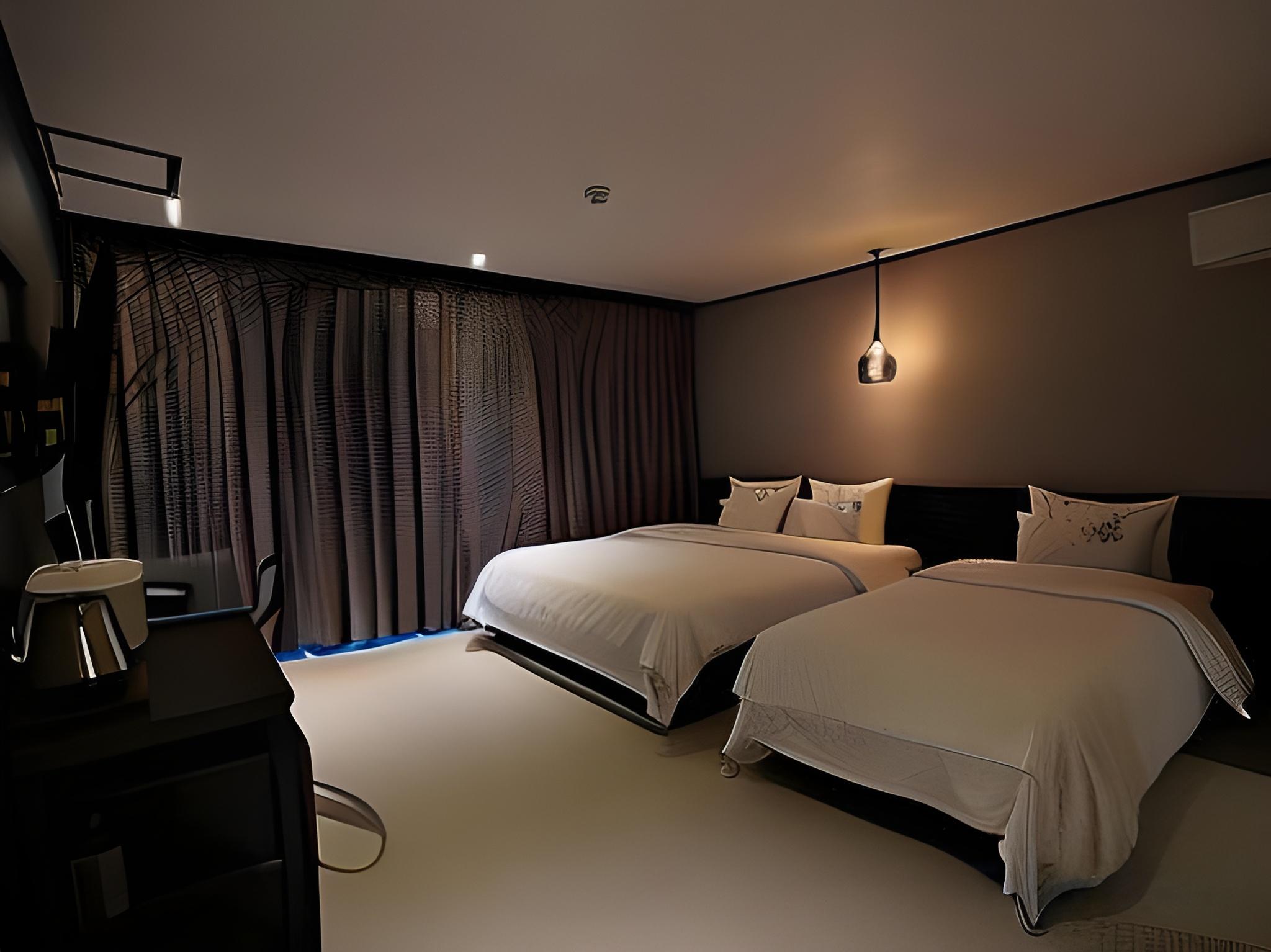 FAMILY SUITE, 1 DOUBLE AND 1 SINGLE BED, TERRACE