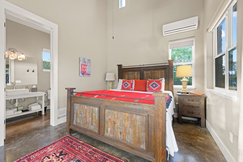 Hill Country Casitas 17/73