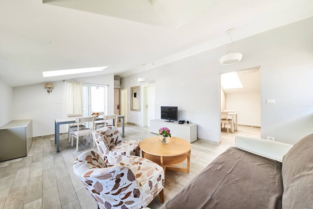Ribarska Koliba Resort 48/75