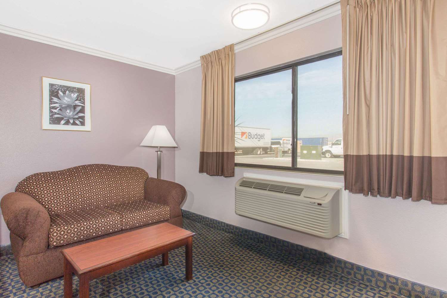 Days Inn by Wyndham Indio 21/36