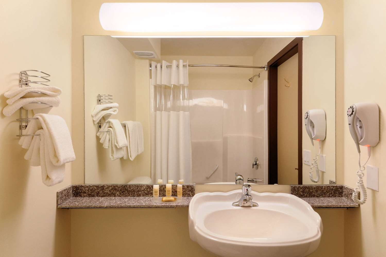 Days Inn by Wyndham Grande Prairie 15/15