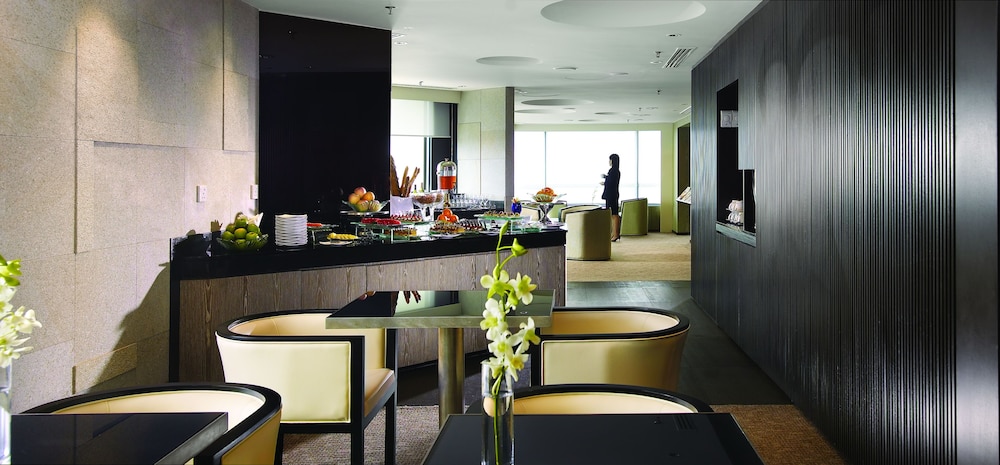 G Hotel Gurney 53/60