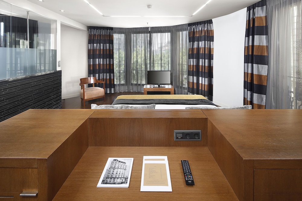 WILSON BOUTIQUE HOTEL 58/64